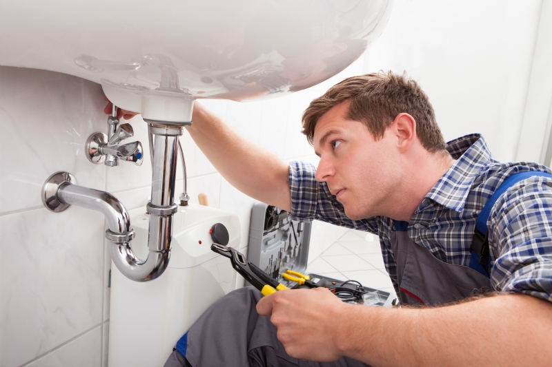 24/7 emergency plumber in Holland Park